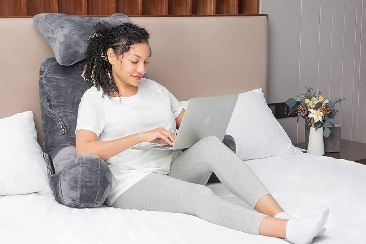 Best Pillows for Reading in Bed With Ultimate Comfort and Relaxation ...